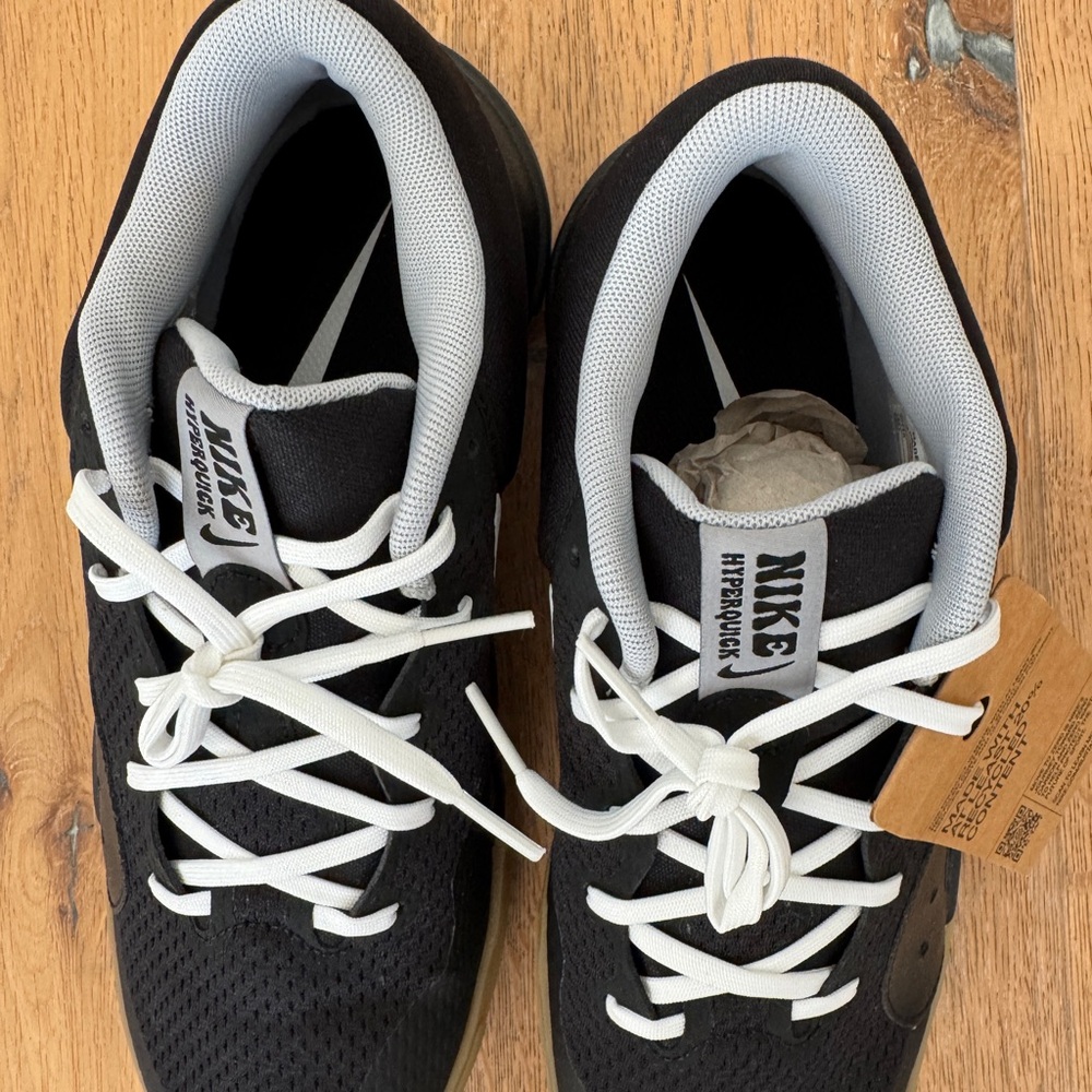 Nike Black and White volleyball court shoes - Picture 6 of 14